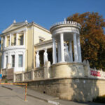 (Русский) Здание бывшей дачи "Милос"