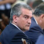 (Русский) Аксенов: русские люди начинают объединяться вокруг государственных интересов России