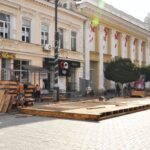 В центре Симферополя вновь возводят недавно снесенное летнее кафе