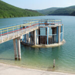 Крымские водохранилища естественного стока наполнены на 30%, наливные водохранилища - на 35,5% , сообщил министр ЖКХ республики