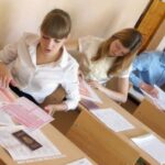 (Русский) Крымские школьники, не имеющие гражданства РФ, также будут сдавать ЕГЭ