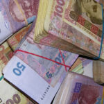 (Русский) Три грузовика с гривнами сегодня вывезли из Крыма на Украину