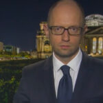 (Русский) Яценюк напомнил о «советском вторжении на Украину и в Германию»