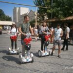 (Русский) В Евпатории начали проводить экскурсии на гироскутерах