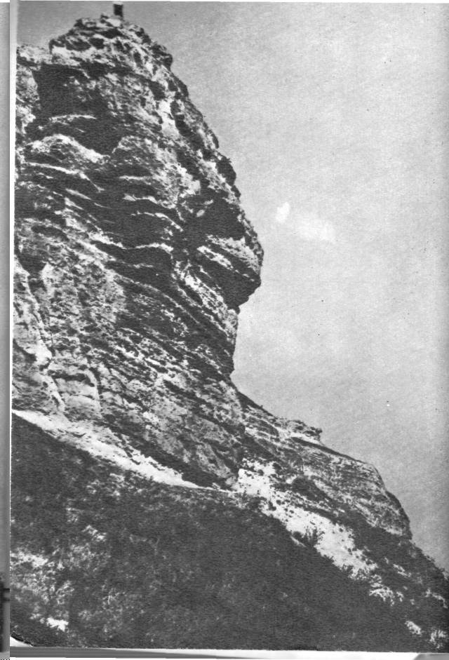 Петровские скалы на подступах к Неаполю Скифскому