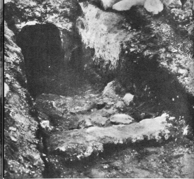 Вход в склеп