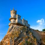 (Русский) В Крыму будут думать как укрепить скалу под Ласточкином гнездом